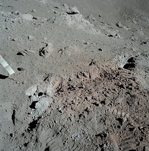Sol lunaire orange découvert par la mission Apollo 17