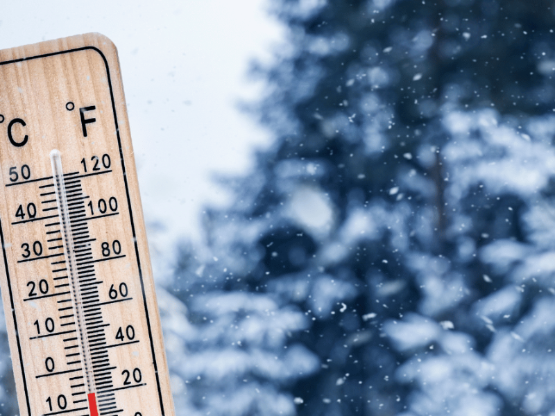 Photo avec de la neige et un thermomètre 