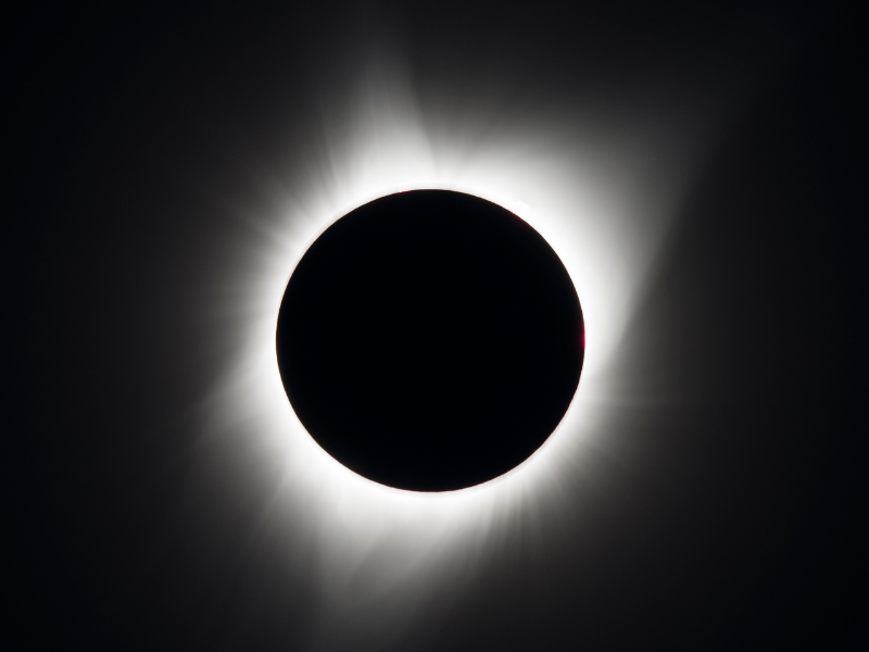 Lors de la totalité, vous pourrez admirer la magnifique couronne solaire! © NASA/Aubrey Gemignani